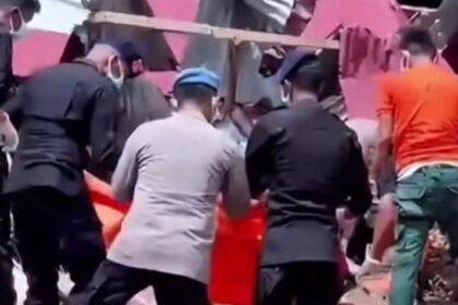 Brimob Polda Sumatera Utara menemukan bahwa jenazah yang baru dievakuasi tim adalah ibu kandungnya sendiri. Foto: Tangkap layar IG @brimobpoldasumut