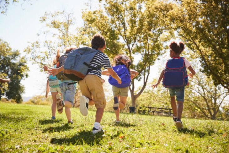 Iluatrasi, Libur sekolah tiba Jakarta punya banyak pilihan wisata ramah anak yang seru dan edukatif untuk keluarga. Foto: Istock @monkeybusinessimages