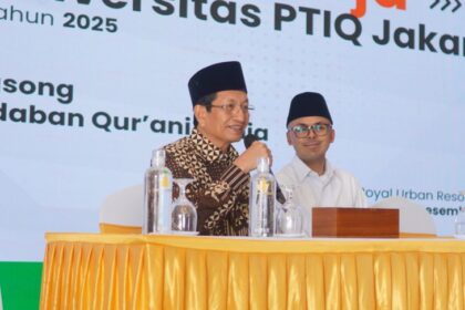 Menteri Agama Nasaruddin Umar dan Asisten Khusus Presiden RI Dirgayuza Setiawan.