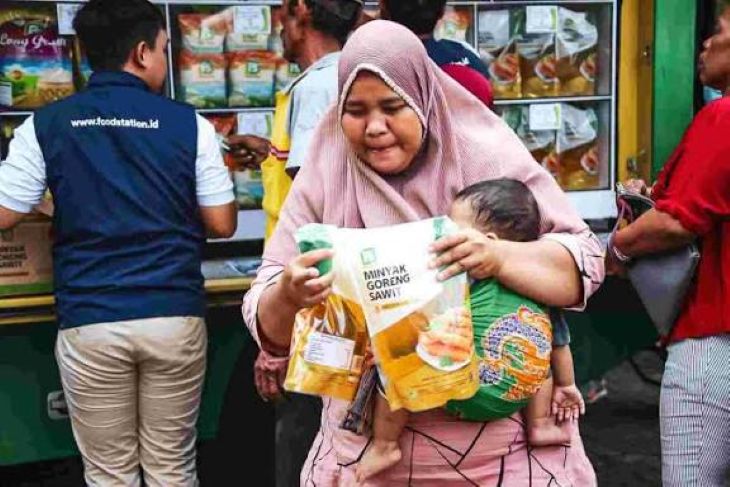 ilustrasi warga Jakarta membeli sembako murah dari program Pemprov.(foto istimewa)