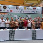 Ketua Umum APRINDO, Solihin, Direktur Jenderal Perdagangan Dalam Negeri Kementerian Perdagangan (Kemendag), Iqbal S. Shofwan, Deputi Bidang Usaha Kecil Kementerian UMKM, Temmy Satya Permana, dan Direktur Ritel dan Perkulakan Perumda Pasar Jaya, Sumanto, beserta jajaran, dalam konferensi pers kegiatan EPIC Sale 2025 'Bersama Kita Bisa JAYAPASAR Indonesia, 1 Desember 2025 - 4 Januari 2026' di Pasar Mayestik, Kebayoran Baru, Jakarta Selatan, Selasa (2/12/2025). Foto: Joesvicar Iqbal/ipol.id