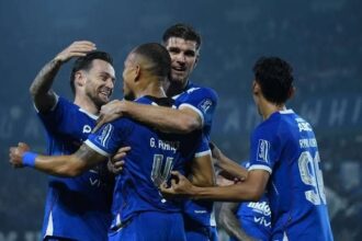 Selebrasi skuad Persib usai menang 1-0 saat jamu PSM. Foto : Ist