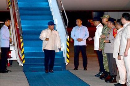 Presiden Prabowo Subianto tiba di Medan, Sumatra Utara usai menyelesaikan rangkaian kunjungan kenegaraan ke Pakistan dan Rusia. (Foto: BPMI Setpres)