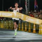 Atlet lari nasional, Robi Syianturi menunjukkan aksi mulia usai mencatatkan sejarah dengan meraih medali emas nomor marathon pada SEA Games 2025 Thailand.