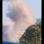 Asap membumbung tinggi seusai serangan udara jet tempur Thailand ke wilayah Kamboja. Foto: Tangkapan layar X INDIAN