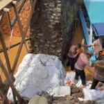 Polda Sumut dan Polres Tapanuli Tengah bergerak cepat memperbaiki Jembatan Pandan di Tapteng, Sumatera Utara. Foto: Tangkap layar IG @berita061