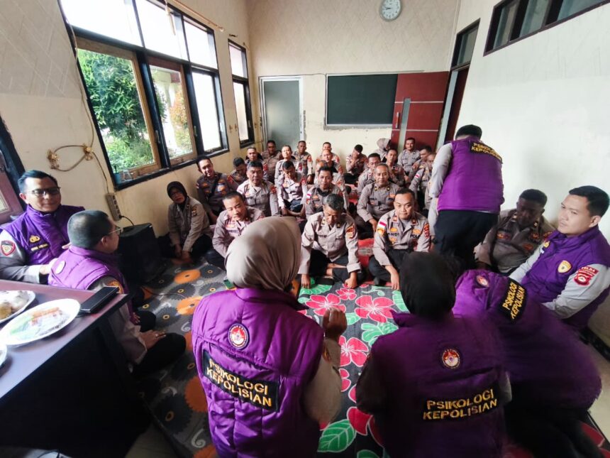 Tim Trauma Healing Mabes Polri saat melaksanakan kegiatan Trauma Healing dan pendampingan bagi personel Polres Aceh Tamiang. Foto: Dok Divisi Humas Polri