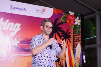 Direktur Strategic Business Development & Portfolio Telkom, Seno Soemadji, memberikan sambutan dalam Workshop Asbanda & BPD Seluruh Indonesia di Batam, Kamis (22/1). Foto: Telkom Indonesia