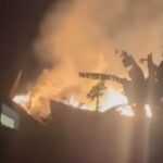 Kebakaran hebat melanda kompleks vila di Uluwatu, Badung, Bali, Kamis (1/1/2026) dini hari. Foto: Tangkapan layar TikTok @puputan