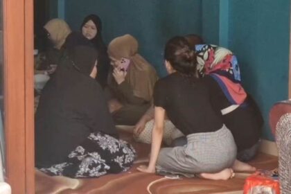 Suasana duka menyelimuti rumah keluarga Yoga Naufal di Jalan Tutul Raya, Pondok Bambu, Duren Sawit, Jakarta Timur, Minggu (18/1/2026). Foto: Ist