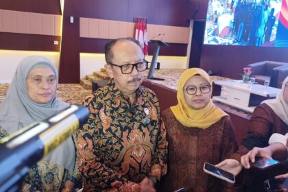 Ketua LPSK Brigjen Pol (Purn), Achmadi memeberikan keterangan kepada awak media di kantor LPSK Jakarta, Jumat (2/1/2026). Foto: Joesvicar Iqbal/ipol.id