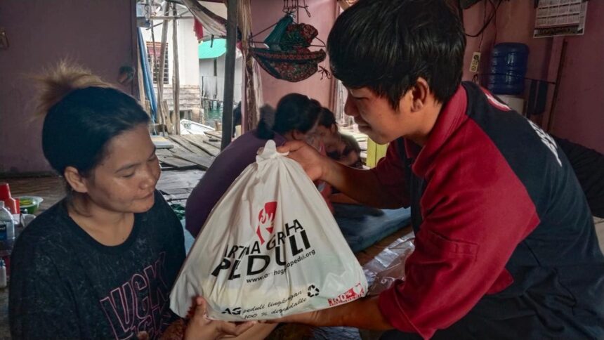 Artha Graha Peduli melalui PT Makmur Elok Graha melaksanakan Program Pasar Murah di sejumlah wilayah Kepulauan Riau. Foto: Ist