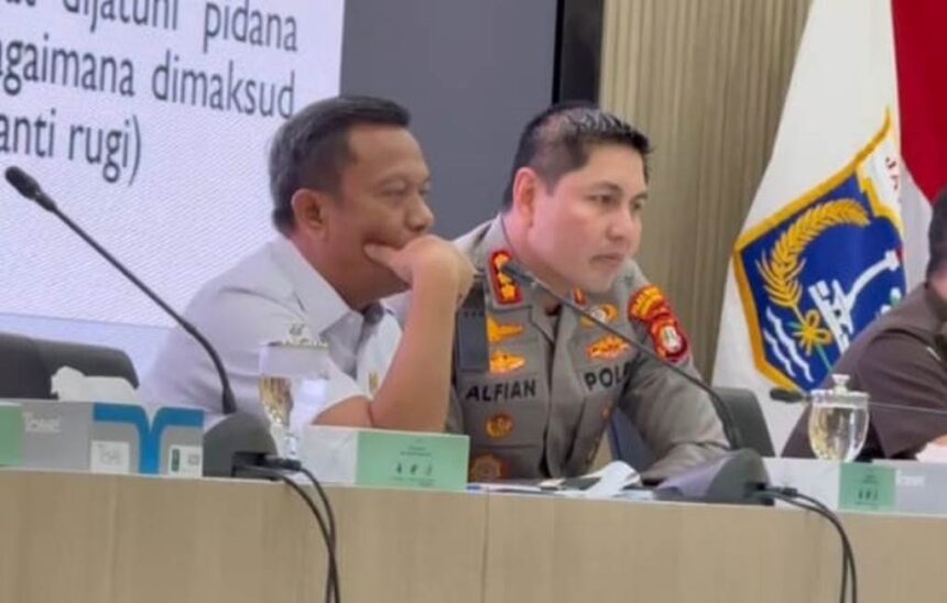 Kapolres Metro Jakarta Timur, Kombes Pol Alfian Nurrizal bersama Wali Kota Jakarta Timur, Munjirin, dalam kegiatan sosialisasi STOP Tawuran di kantor Pemkot Administrasi Jakarta Timur, Rabu (21/1/2026). Foto: Ist