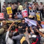 Koordinator lapangan GRAPU, Adhe Ratnasari di lokasi aksi.