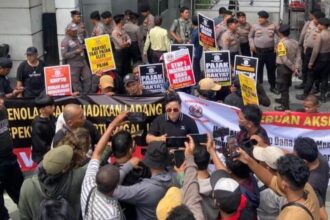 Koordinator lapangan GRAPU, Adhe Ratnasari di lokasi aksi.