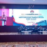 Ketua LPSK, Brigjen Pol (Purn) Achmadi saat memaparkan sejumlah capaian kinerja LPSK sepanjang tahun 2025 di kantornya di Jalan Raya Bogor, Kecamatan Ciracas, Jakarta Timur, Jumat (2/1/2026). Foto: Joesvicar Iqbal/ipol.id