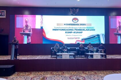 Ketua LPSK, Brigjen Pol (Purn) Achmadi saat memaparkan sejumlah capaian kinerja LPSK sepanjang tahun 2025 di kantornya di Jalan Raya Bogor, Kecamatan Ciracas, Jakarta Timur, Jumat (2/1/2026). Foto: Joesvicar Iqbal/ipol.id