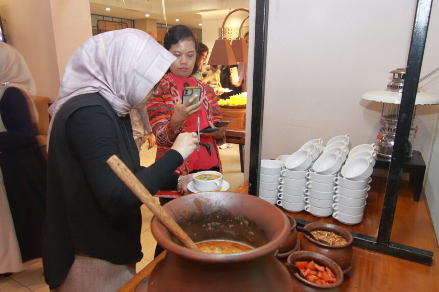 Swiss-Belresidences Kalibata Jakarta meluncurkan program berbuka puasa bertema “Kampoeng Ramadan”, sebuah pengalaman kuliner yang mengangkat kelezatan sajian tradisional Indonesia dalam suasana kekeluargaan.