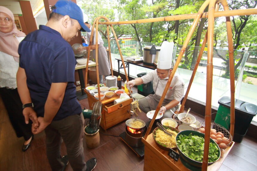 Swiss-Belresidences Kalibata Jakarta meluncurkan program berbuka puasa bertema “Kampoeng Ramadan”, sebuah pengalaman kuliner yang mengangkat kelezatan sajian tradisional Indonesia dalam suasana kekeluargaan.