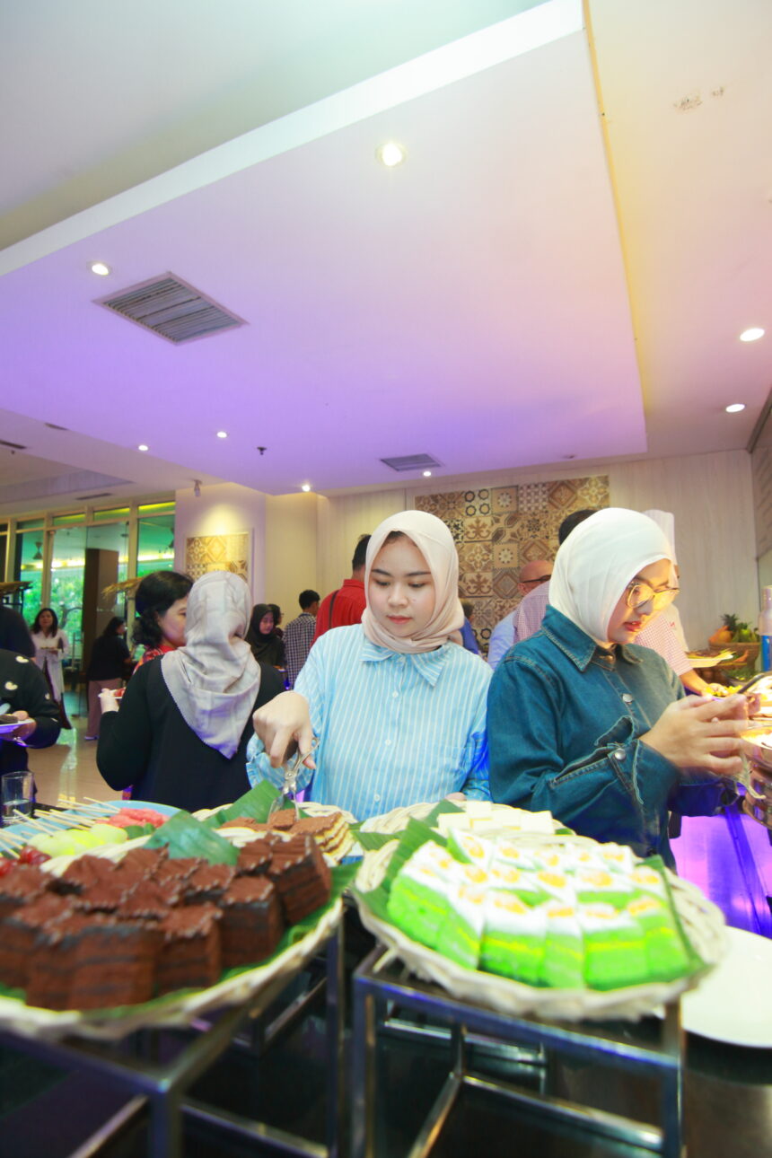 Swiss-Belresidences Kalibata Jakarta meluncurkan program berbuka puasa bertema “Kampoeng Ramadan”, sebuah pengalaman kuliner yang mengangkat kelezatan sajian tradisional Indonesia dalam suasana kekeluargaan.