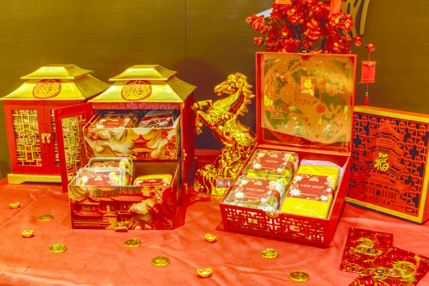 Hampers persembahan Hotel Ciputra Jakarta dalam memeriahkan Tahun Baru Imlek 2026. (Alidrian Fahwi/ipol.id).