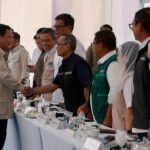 Presiden Prabowo saat menyambangi Aceh Tamiang, Aceh, Kamis (1/1). Foto: Dok Bank Mandiri
