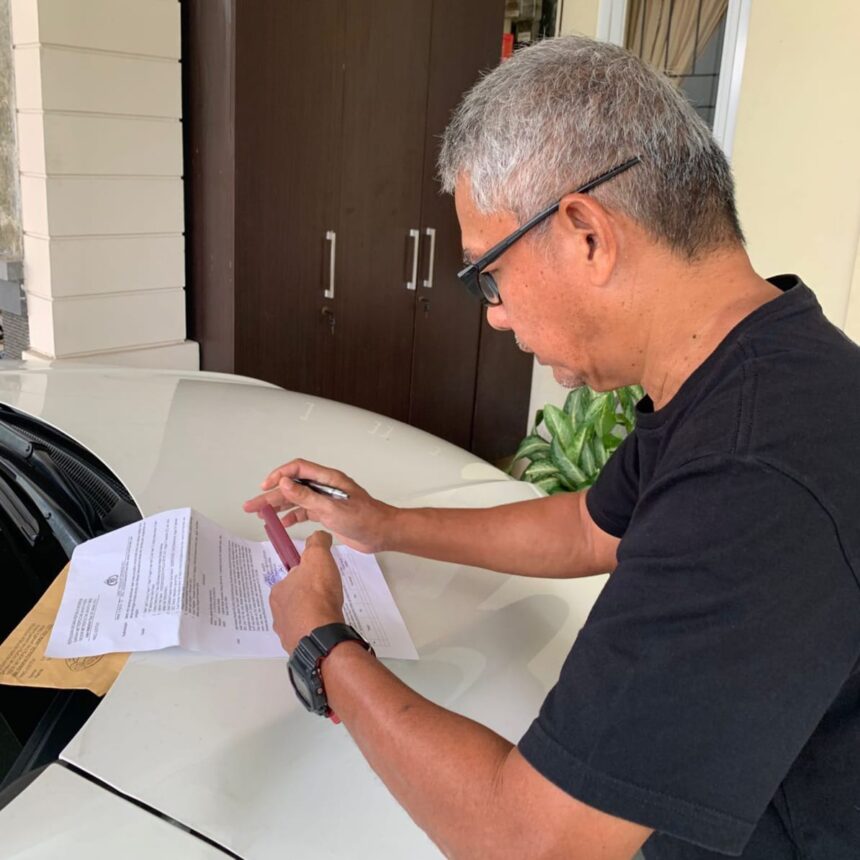 Unit Reskrim Polres Metro Jakarta Timur, tengah menetapkan pria berinisial SAS sebagai tersangka dugaan kasus penipuan senilai Rp1,2 miliar, Senin (5/1/2026). Foto: Ist