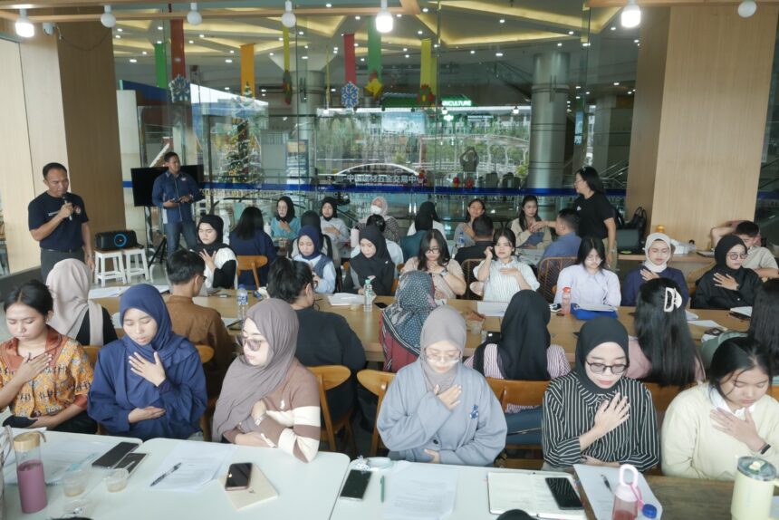 Pelatihan peningkatan kesejahteraan psikologis bagi guru TK dan PAUD yang berlangsung di WTC Mangga Dua, dan diikuti guru serta tenaga kependidikan Molome Dalome Early Childhood Learning Centre. Foto: Bid Humas Polda Metro Jaya