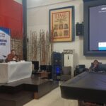 Direktur SIGI LSI Denny JA, Ardian Sopa, dalam pemaparan survei publik terbaru menghasilkan mayoritas publik menyatakan menolak wacana Pilkada dipilih oleh DPRD, di kantor LSI Denny JA di Jalan Pemuda, Pulogadung, Jakarta Timur, Rabu (7/01/2026). Foto: Joesvicar Iqbal/ipol.id