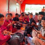 Kondisi hari pertama masuk sekolah saat proses kegiatan belajar mengajar siswa-siswi SD IT An-Nur di bawah tenda BNPB, Kabupaten Pidie Jaya, Provinsi Aceh, Senin (5/1/2026). Foto: Ist