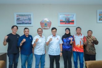 Disaat sibuk rapat menjadi anggota DPRD DKI Jakarta, H. Ghozi Zulazmi, S.IP ternyata mampu membina cabang olahraga prestasi. Lewat pengalamannya di organisasi, Ghozi membawa Ikatan Anggar Seluruh Indonesia (IKASI) Pengprov DKI Jakarta ke arah perubahan.