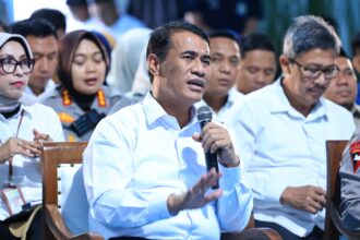 Menteri Pertanian Andi Amran Sulaiman saat menghadiri kegiatan panen raya jagung serentak kuartal IV di Kabupaten Bekasi, Jawa Barat, Kamis (8/1/2026). Foto: Ist