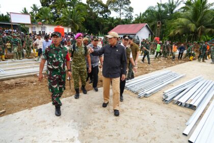 Menteri Koordinator Bidang Politik dan Keamanan (Menko Polkam RI) Jenderal TNI (Purn) Djamari Chaniago dalam kunjungan kerjanya ke Kabupaten Agam, Sumatera Barat, Kamis (8/1/2026). Foto: Dok Kemenko Polkam.