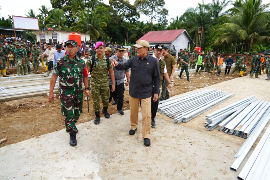 Menteri Koordinator Bidang Politik dan Keamanan (Menko Polkam RI) Jenderal TNI (Purn) Djamari Chaniago dalam kunjungan kerjanya ke Kabupaten Agam, Sumatera Barat, Kamis (8/1/2026). Foto: Dok Kemenko Polkam.