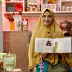 Dewi Aminah, perempuan asal Solo yang kini dikenal sebagai pemilik Iswara Food, produsen bumbu dan tepung bumbu kemasan yang lahir dari perjalanan hidup penuh tantangan. Foto: Dok BRI