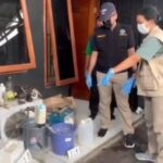 Sejumlah barang bukti diamankan aparat BNN RI dari clandestine laboratory narkotika golongan 1 jenis MDMB-4en-Pinaca (Tembakau sintetis) di sebuah Perumahan di wilayah Tangerang, Banten, Jumat (9/1/2026). Foto: Ist