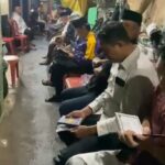 Suasana doa bersama untuk almarhum Alvaro di rumah duka di kawasan Pesanggrahan, Jakarta Selatan. Kapolres Metro Jakarta Selatan, Kombes Pol I Putu Yuni Setiawan melalui Kapolsek Pesanggrahan Kompol Seala Syah Alam, memastikan pendampingan trauma healing serta bantuan sosial tetap diberikan berkesinambungan kepada keluarga almarhum, Selasa (13/1/2026). Foto: Ist