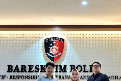 Putriana Hamda Dakka didampingi kuasa hukumnya di Bareskrim Mabes Polri. (Foto: Istimewa)