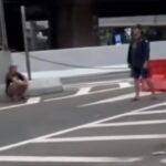 Heboh video Pak Ogah di Exit Tol Rawa Buaya! Polisi pastikan penutupan jalan bukan ulah preman, melainkan aturan resmi Dishub. Masyarakat diminta cek fakta sebelum percaya info viral. Foto: Tangkap layar IG @volunteer.netizen