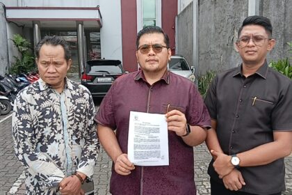 Kuasa hukum PT KPS, Felix Silalahi dan tim di Jatinegara, Jakarta Timur, Kamis (15/1/2026). Foto: Ist