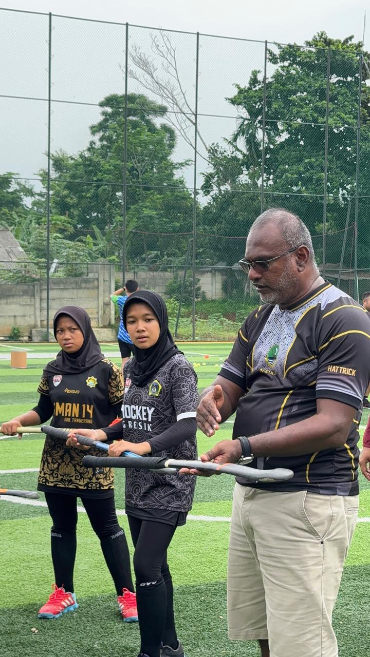 Skill Pemain Hockey Indonesia Dibutuhkan di Liga Eropa hingga EURO, Coach Dhaarma Sebut Adi Jadi Bintang Dunia. Foto/FHI
