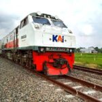 Ilustrasi, KAI memilih membatalkan perjalanan di jalur terdampak banjir dan mengembalikan tiket penumpang secara penuh. Foto: Istock @SUMAR TOYO