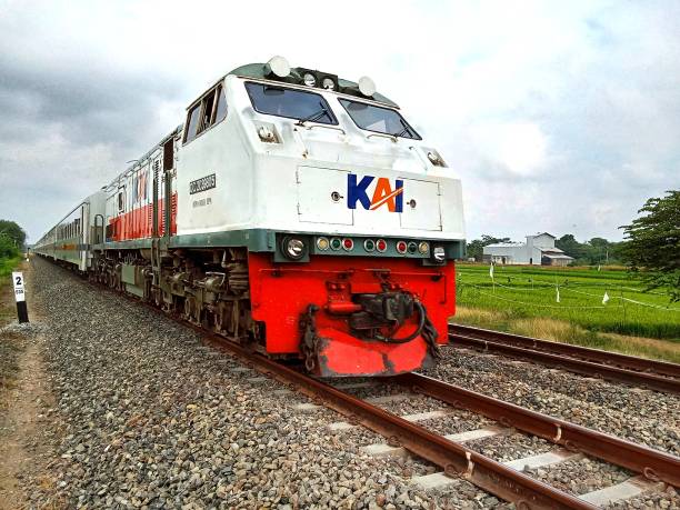 Ilustrasi, KAI memilih membatalkan perjalanan di jalur terdampak banjir dan mengembalikan tiket penumpang secara penuh. Foto: Istock @SUMAR TOYO
