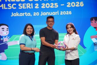 kiri-kanan) Group Brand Head Dairy PT Global Dairi Alami Vanessa Ingrid Pamela, Program Director MilkLife Soccer Challenge Teddy Tjahjono, Direktur PT Bayan Resources Tbk, Merlin. Foto/Megapro