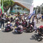 Unjuk rasa sebelumnya digelar Aliansi Pengemudi Online Bersatu (APOB) pada 10 September 2025, serta rangkaian perjuangan telah dimulai sejak 27 Februari 2025. APOB kali pertama mendatangi Istana Negara Jakarta untuk meminta perlindungan negara terhadap pekerja platform digital. Foto: Ist