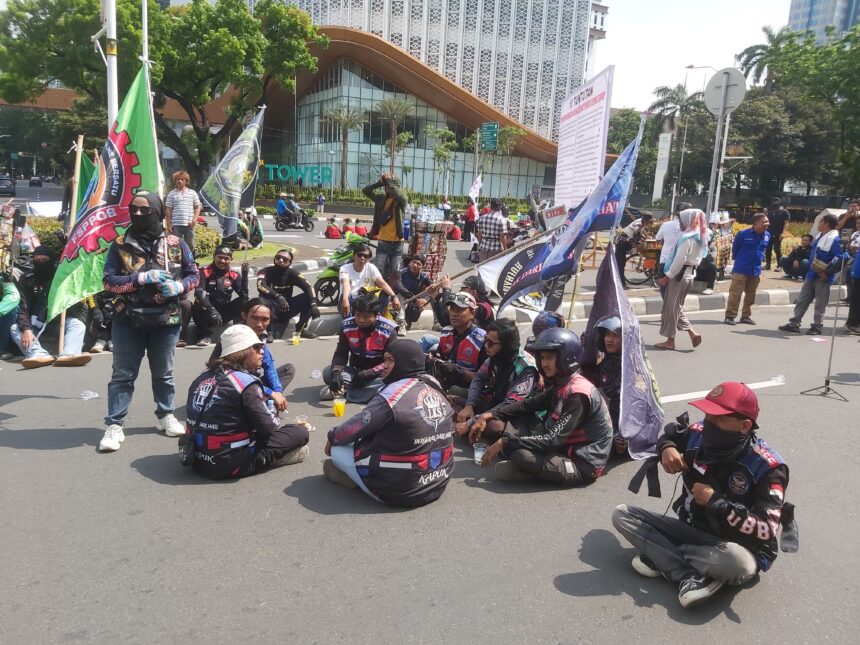 Unjuk rasa sebelumnya digelar Aliansi Pengemudi Online Bersatu (APOB) pada 10 September 2025, serta rangkaian perjuangan telah dimulai sejak 27 Februari 2025. APOB kali pertama mendatangi Istana Negara Jakarta untuk meminta perlindungan negara terhadap pekerja platform digital. Foto: Ist
