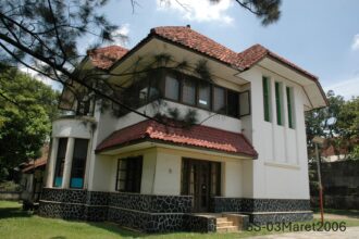 Asrama sebagai Ruang Tempa Karakter Sejak awal 1960-an hingga kini, rumah di Jalan Flores No. 1 berfungsi tanpa putus sebagai Asrama Mahasiswa Sulawesi Selatan LONTARA—kurang lebih tujuh dekade lintasan generasi.