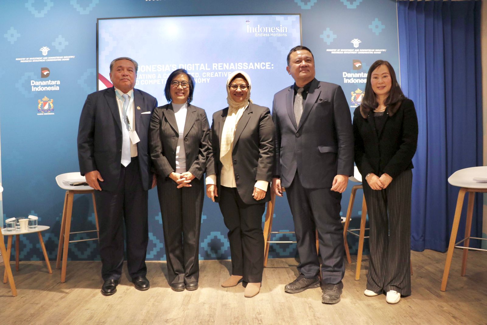 Direktur Utama Telkom Dian Siswarini berpartisipasi dalam sesi Indonesia Pavilion pada World Economic Forum (WEF) Annual Meeting 2026 membahas strategi Indonesia dalam membangun ekonomi digital yang terhubung, kreatif, dan berdaya saing global di Davos, Swiss, Senin-Jumat (19-23/1). Foto: Telkom Indonesia