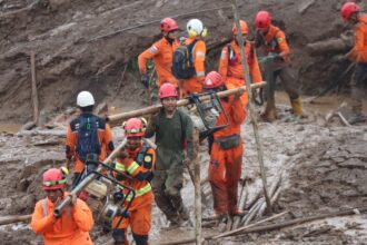 Tim SAR gabungan melakukan upaya pencarian dan pertolongan korban longsor di Desa Pasirlangu, Kecamatan Cisarua, Kabupaten Bandung Barat, Jawa Barat, Senin (26/1/2026). Foto: Ist