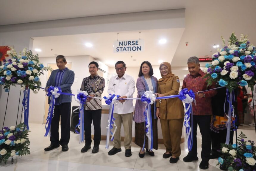 Gubernur DKI Jakarta, Pramono Anung saat melakukan peresmian RS di Jakarta.(foto istimewa)